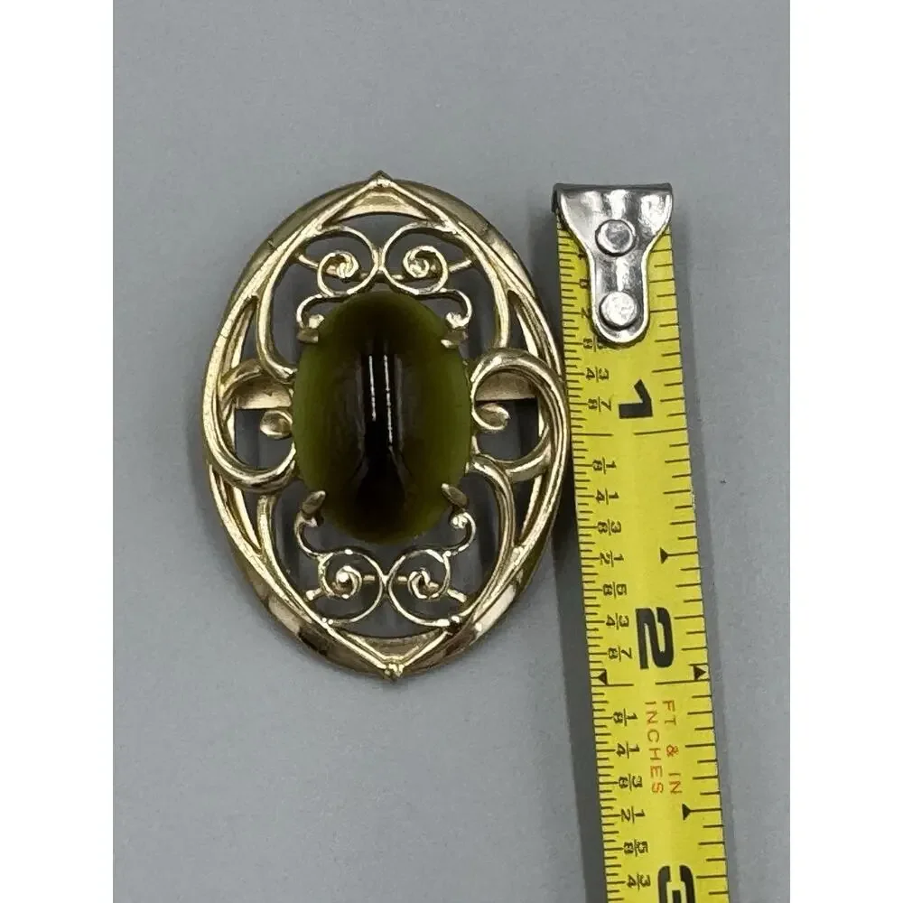 Vintage Whiting & Davis Olive Green Cabochon Cat’s Eye Gold Tone Brooch Unsigned